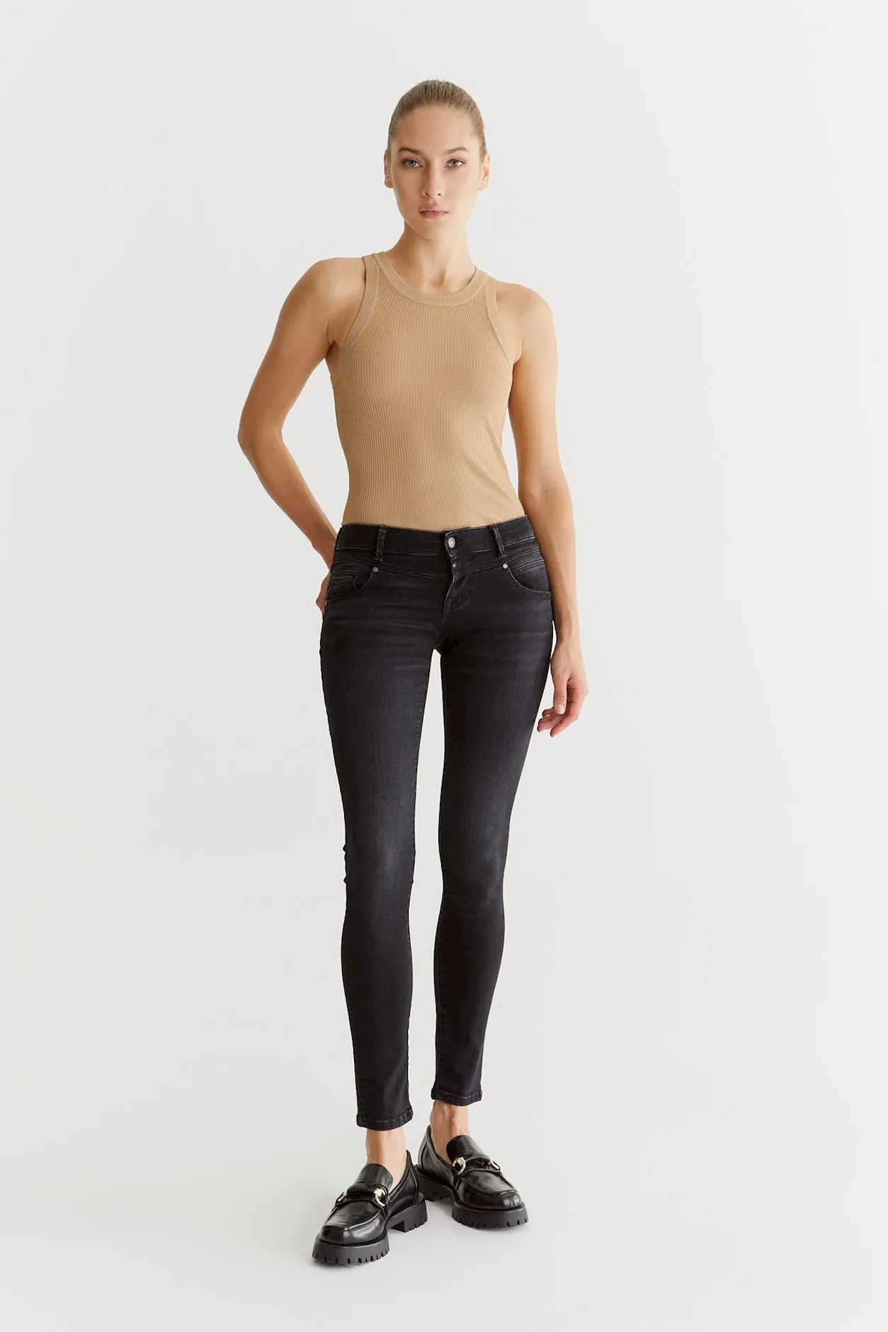 Allissa - Low Waist Skinny Cropped Jeans - Black Vintage