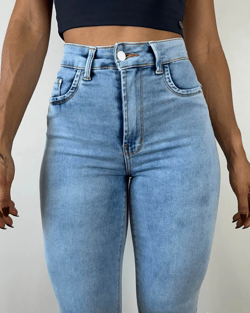 High-Rise Skinny-Jeans in hellem Blau im modischen Stil