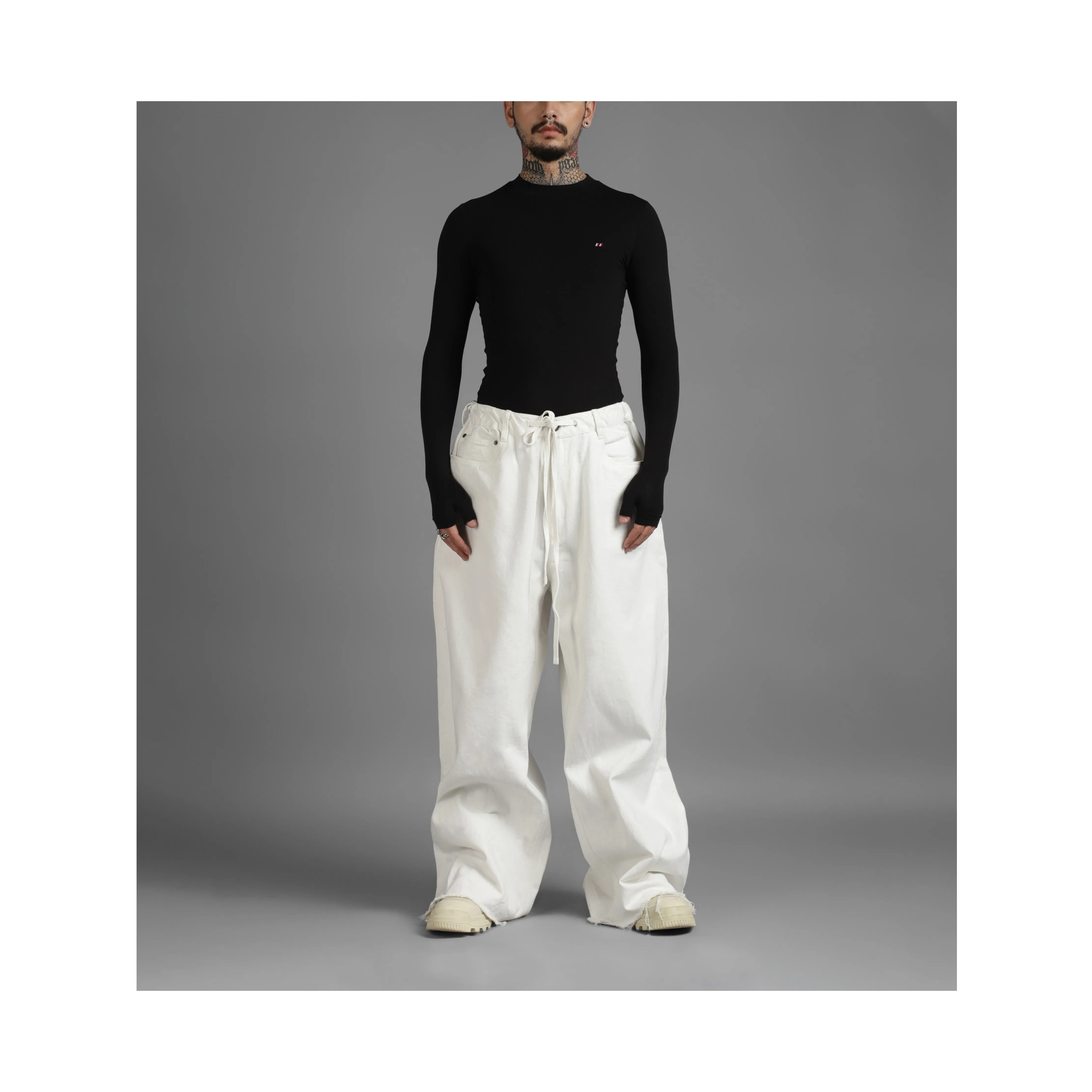 SuperHUEMN Wide-legged Jeans (White)