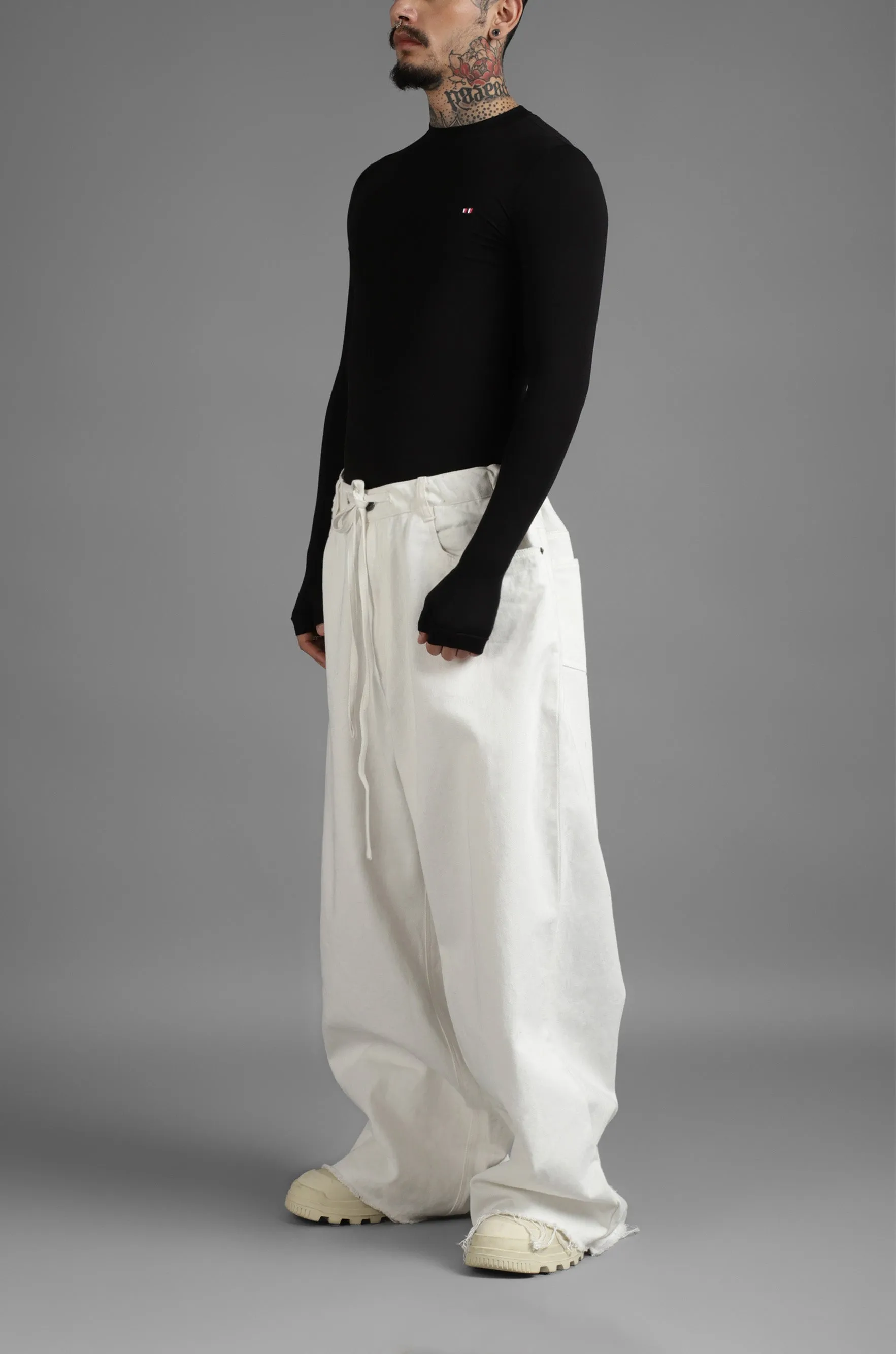 SuperHUEMN Wide-legged Jeans (White)