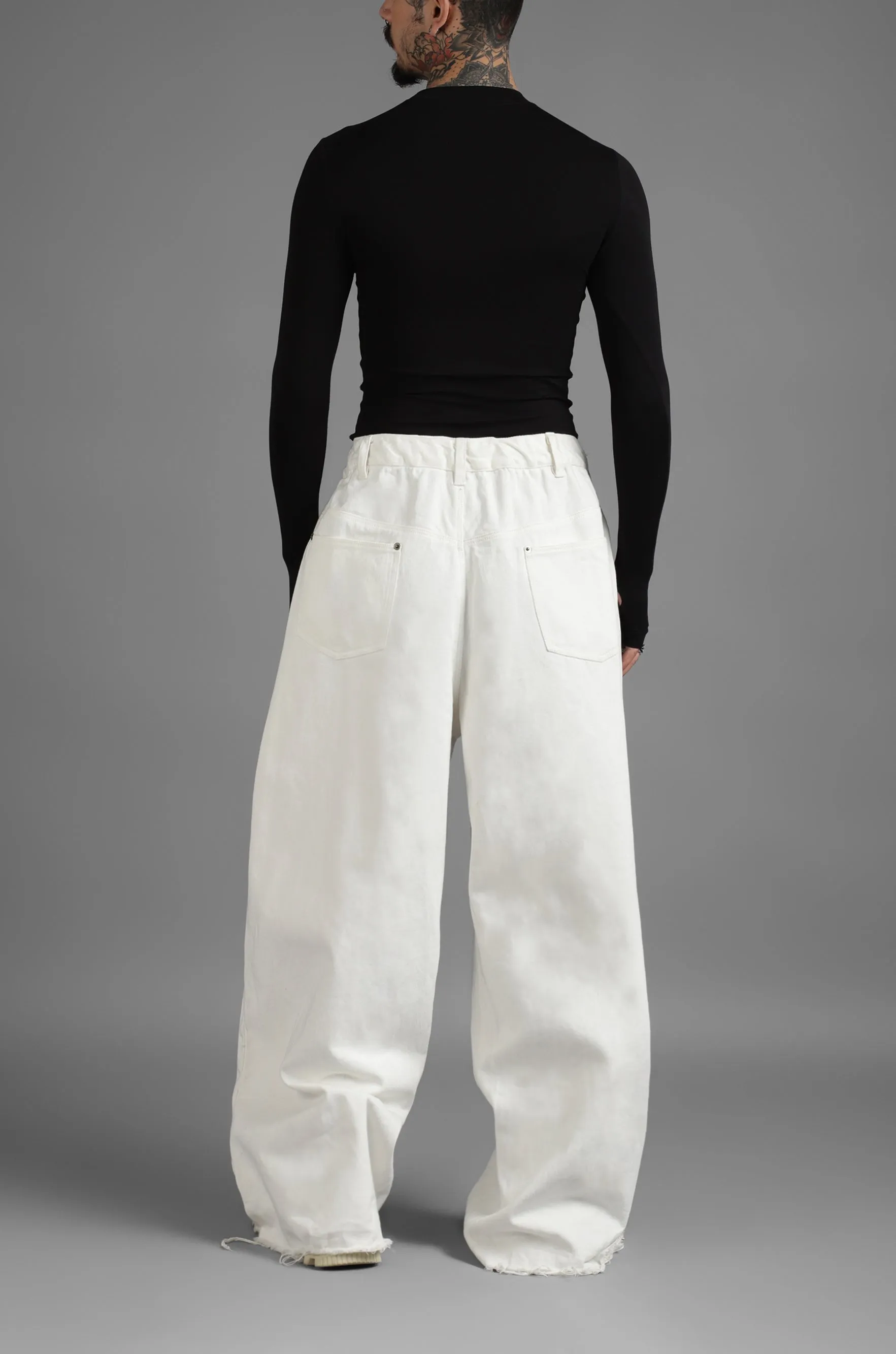 SuperHUEMN Wide-legged Jeans (White)