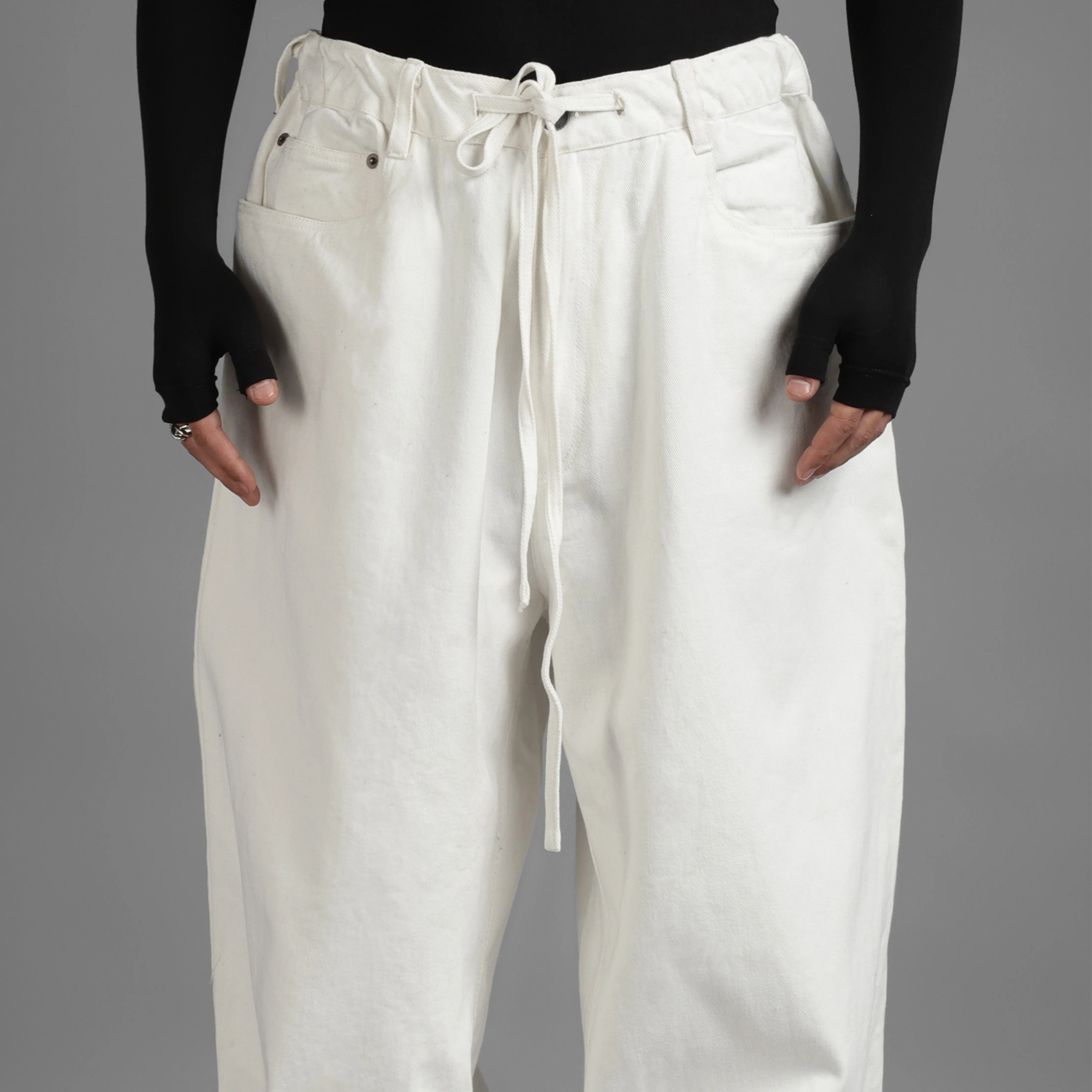 SuperHUEMN Wide-legged Jeans (White)